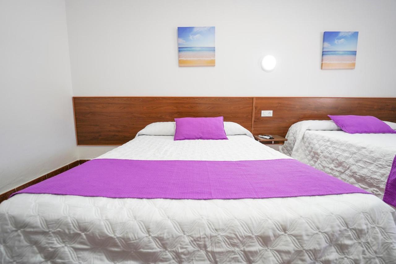 Hostal Los Mellizos Conil De La Frontera Exterior photo A room at the hotel