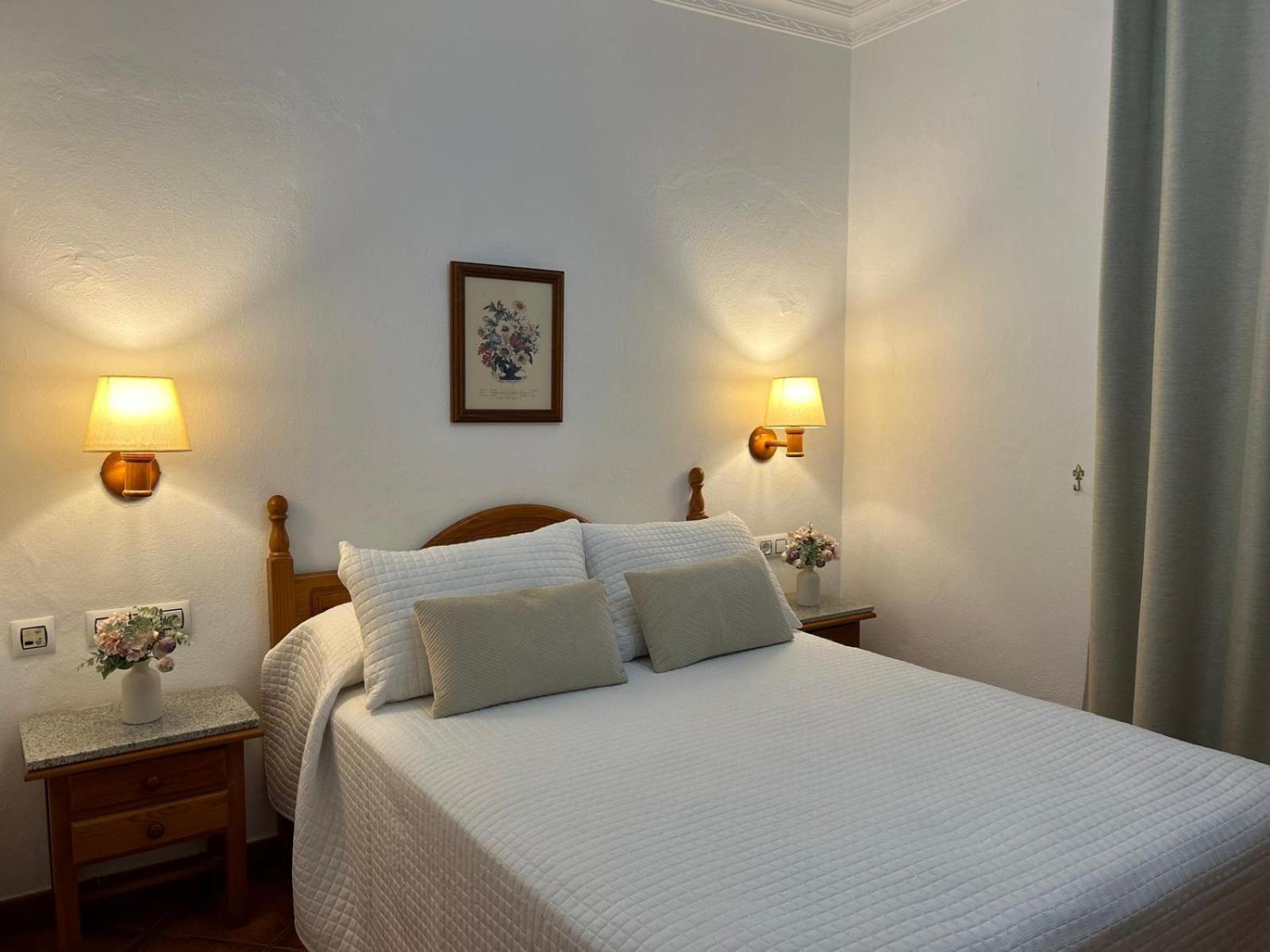 Hostal Los Mellizos Conil De La Frontera Exterior photo A bedroom at the hotel